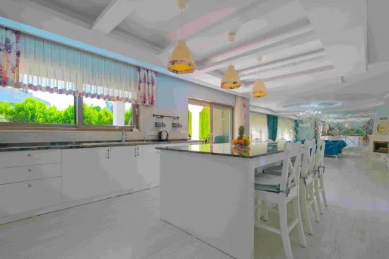Fethiye Karagedik'te 661 M² Arsa İçinde 8+1 Özel Havuzlu Villa