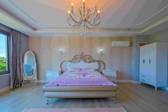 Fethiye Karagedik'te 661 M² Arsa İçinde 8+1 Özel Havuzlu Villa