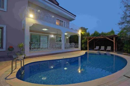 Fethiye Karagedik'te 661 M² Arsa İçinde 8+1 Özel Havuzlu Villa