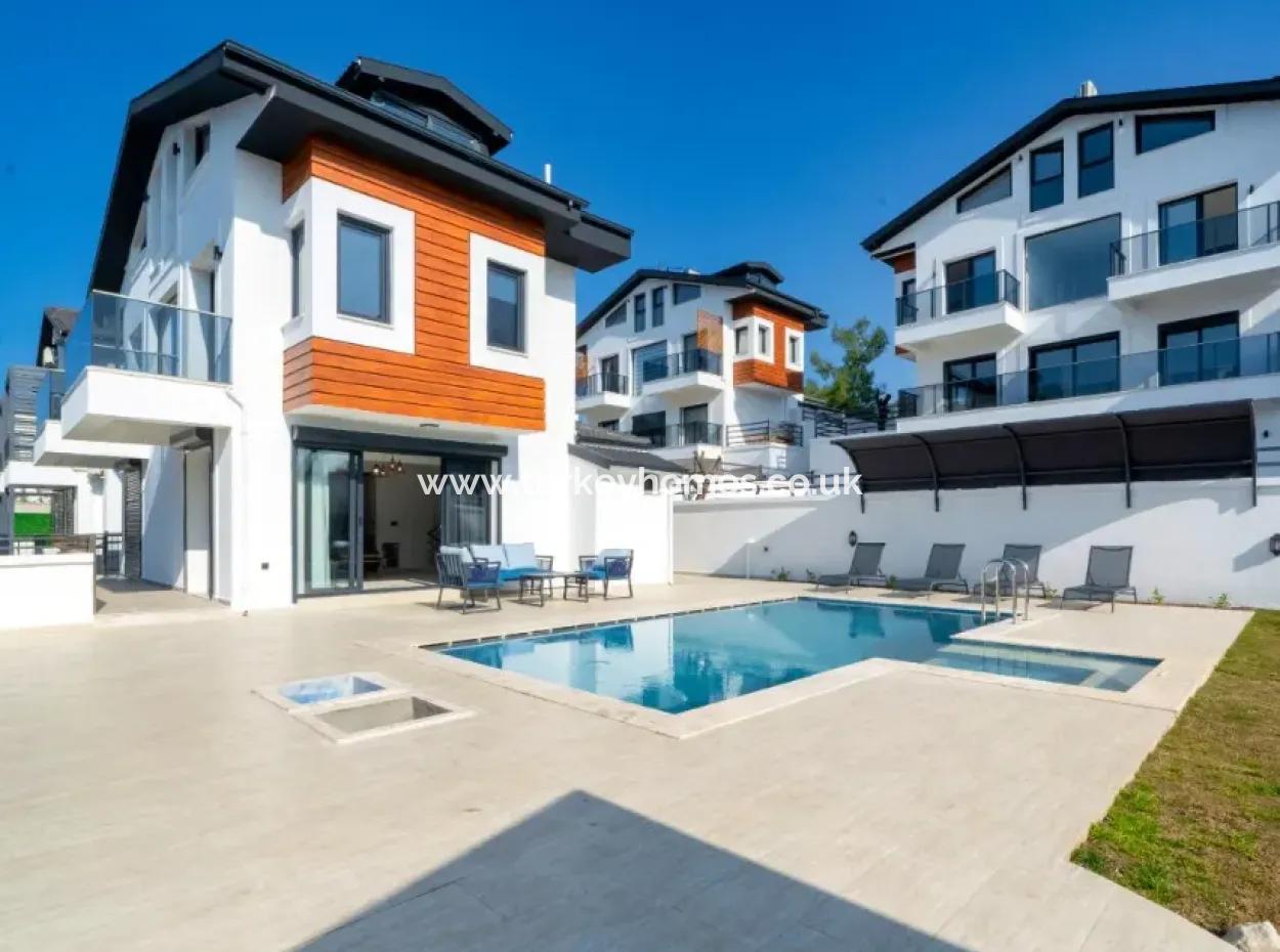 Çiftlik'te 4 Katlı Müstakil Villa