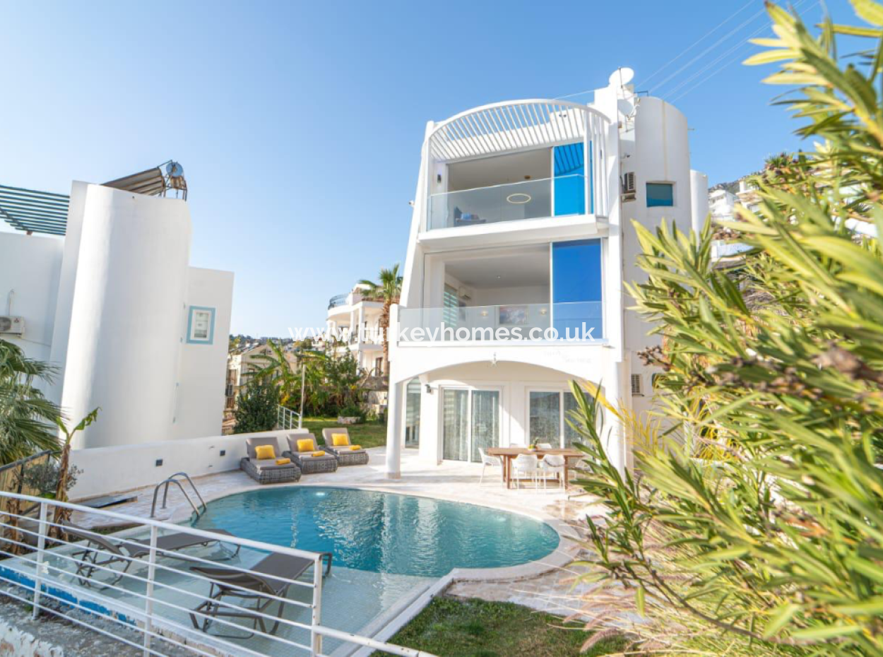 Kaş Kalkan'da Tripleks Full Deniz Ve Adalar Manzaralı Müstakil Havuzlu Villa