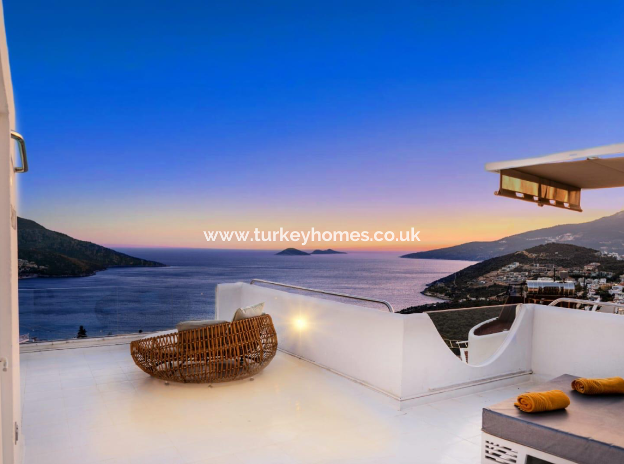 Kaş Kalkan'da Tripleks Full Deniz Ve Adalar Manzaralı Müstakil Havuzlu Villa