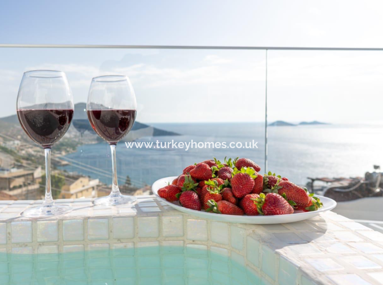 Kaş Kalkan'da Tripleks Full Deniz Ve Adalar Manzaralı Müstakil Havuzlu Villa