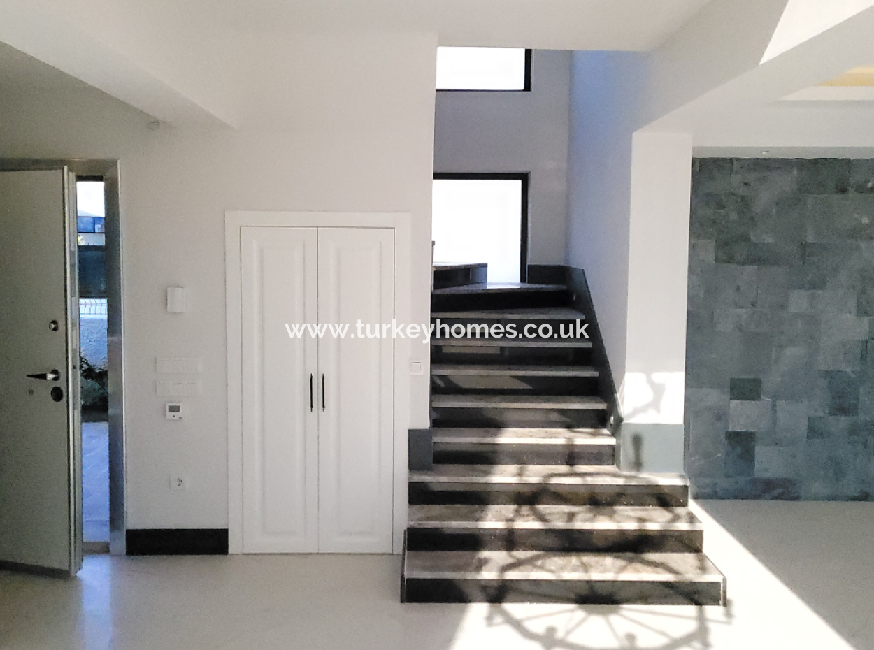 Fethiye Kargı’da Modern Tasarımlı, Bahçeli Ve Havuzlu Villa