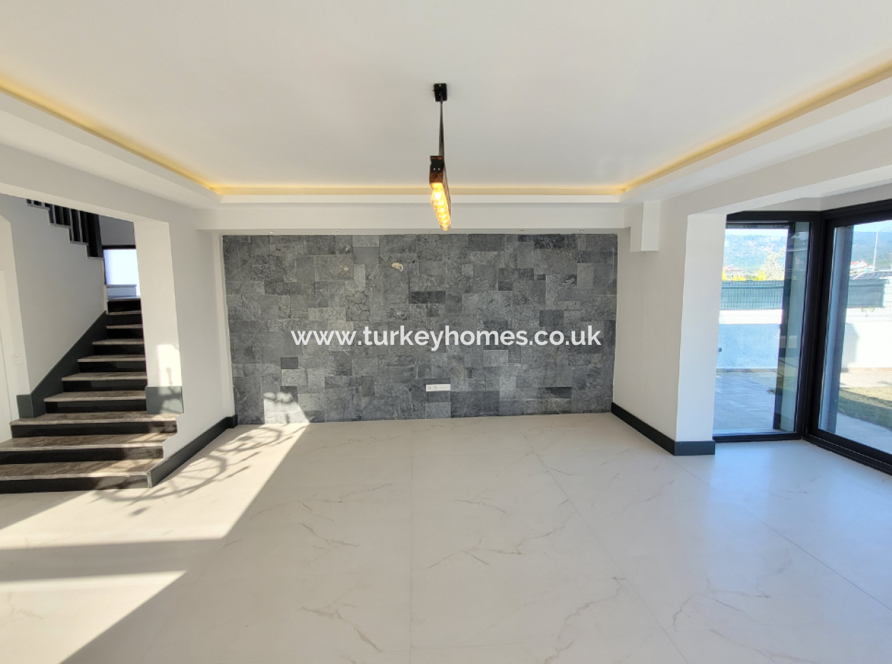 Fethiye Kargı’da Modern Tasarımlı, Bahçeli Ve Havuzlu Villa