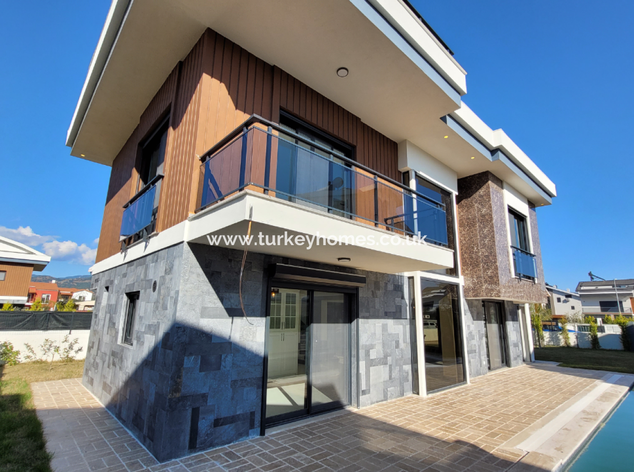 Fethiye Kargı’da Modern Tasarımlı, Bahçeli Ve Havuzlu Villa