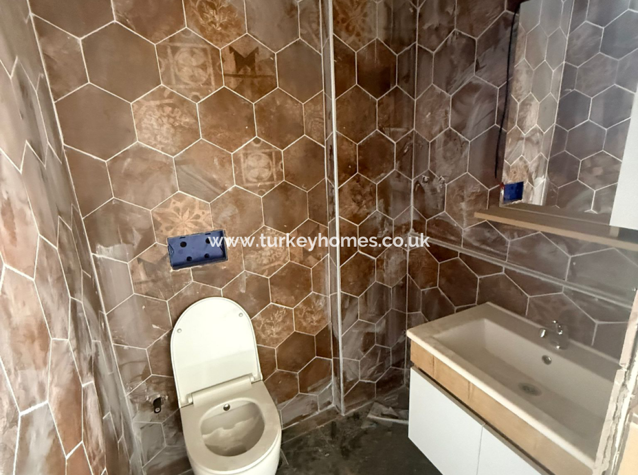 Fethiye Ölüdeniz Ovacık Mahallesinde Ana Yol Cepheli  Kiralık İşyeri