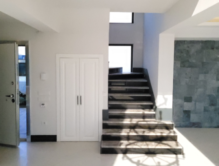 Fethiye Kargı’da Modern Tasarımlı, Bahçeli Ve Havuzlu Villa
