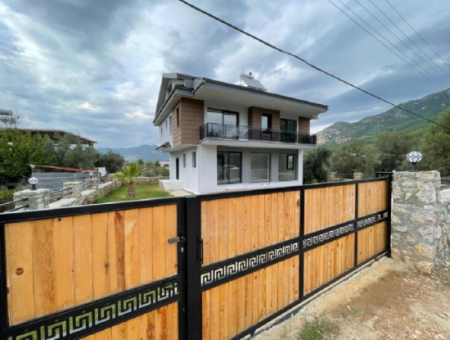 Fethiye Üzümlü'de 5+1 Satılık Villa